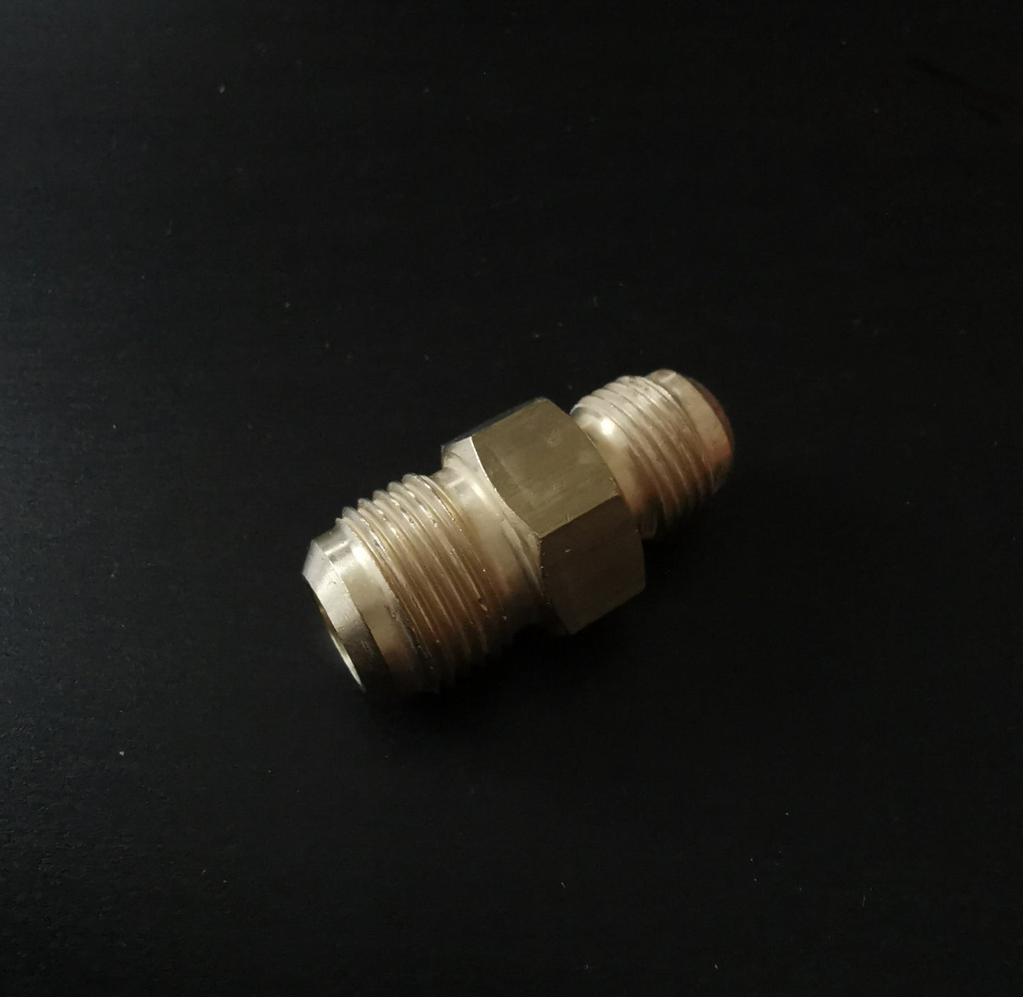 Connecting nipple 1/2" x 3/8" reducing nipple for flared refrigerant lines