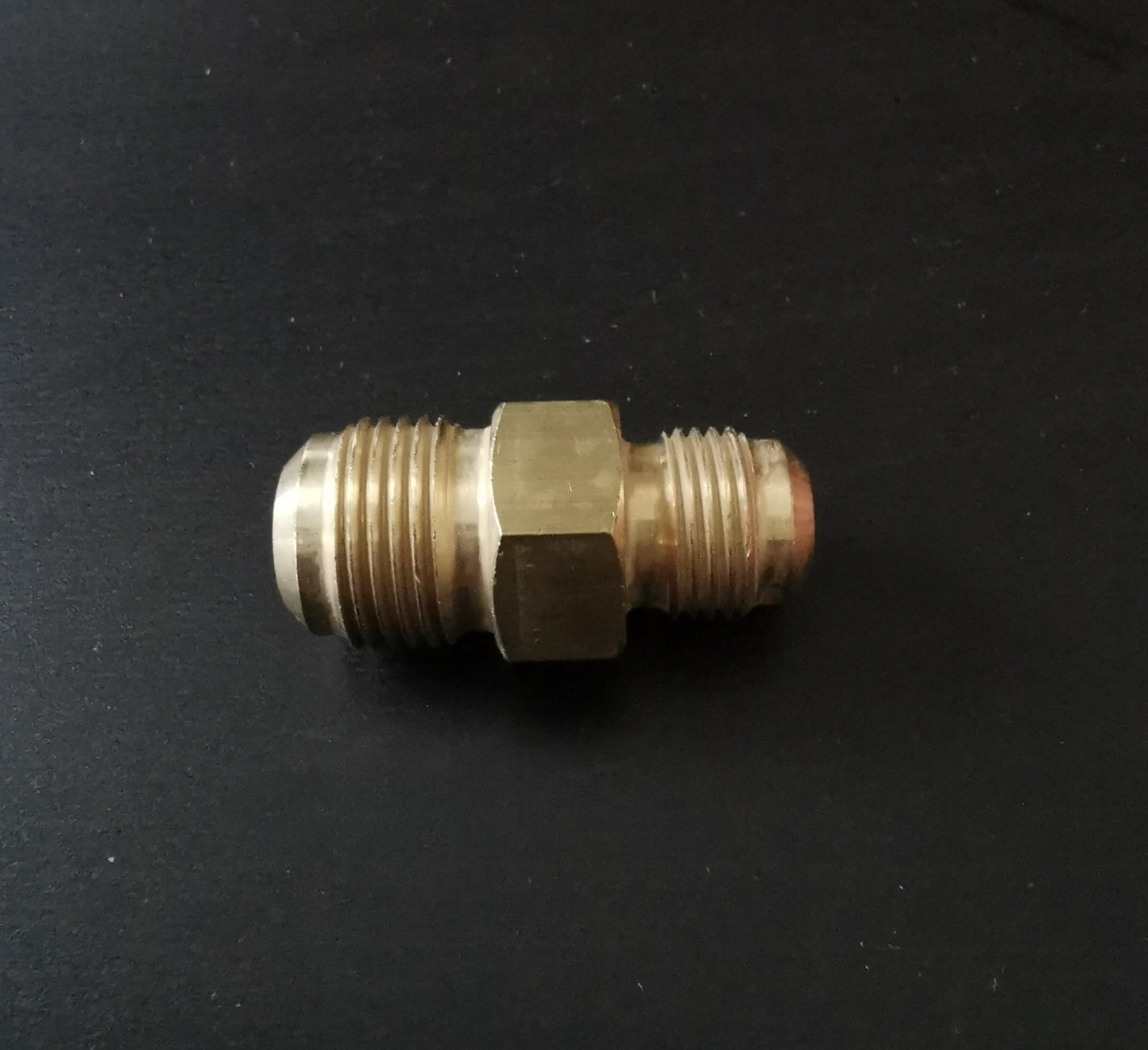 Connecting nipple 1/2" x 3/8" reducing nipple for flared refrigerant lines